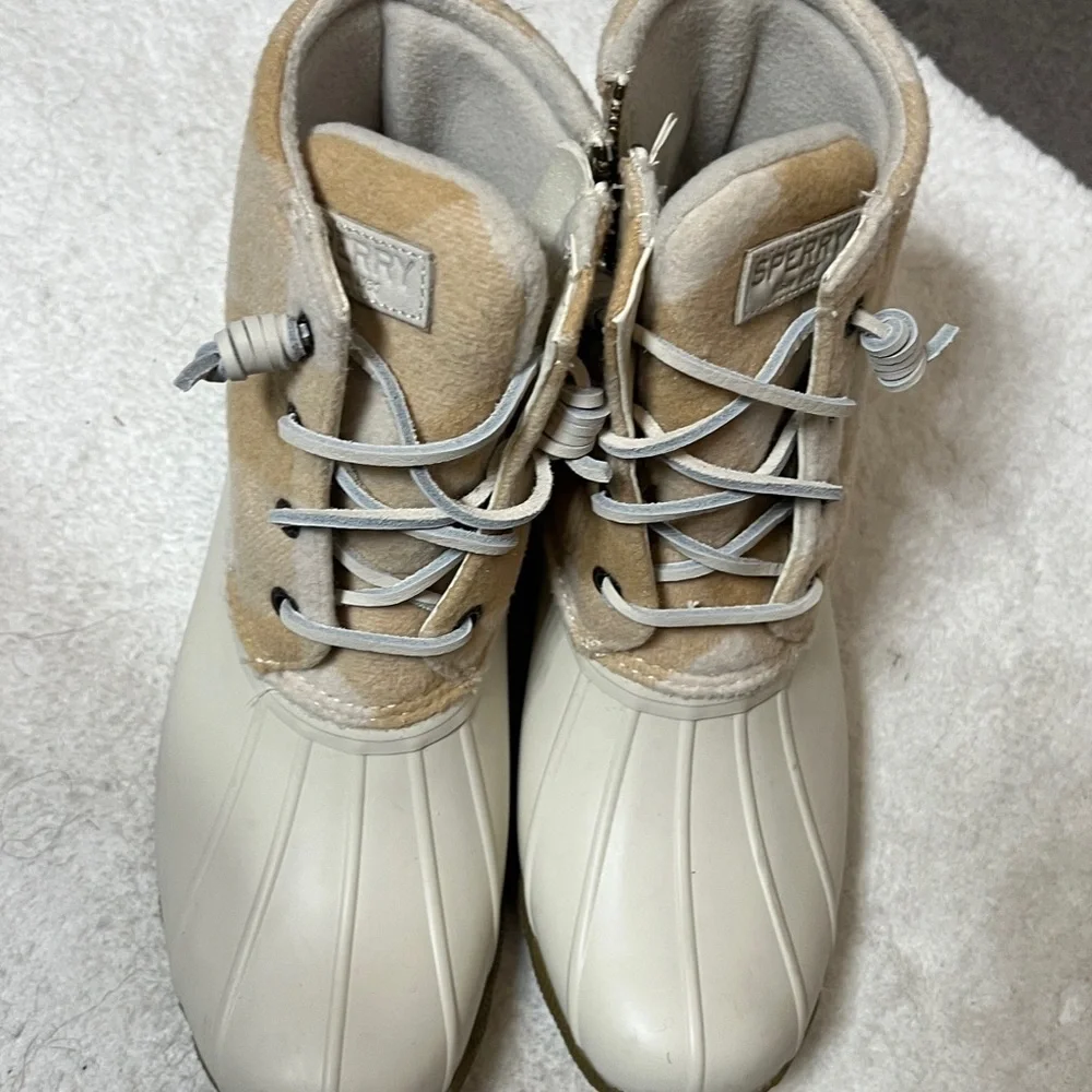 Sperry Women’s Duck Rain Boots Shoes Sz 8 Cream & Tan Saltwater Buffalo Check